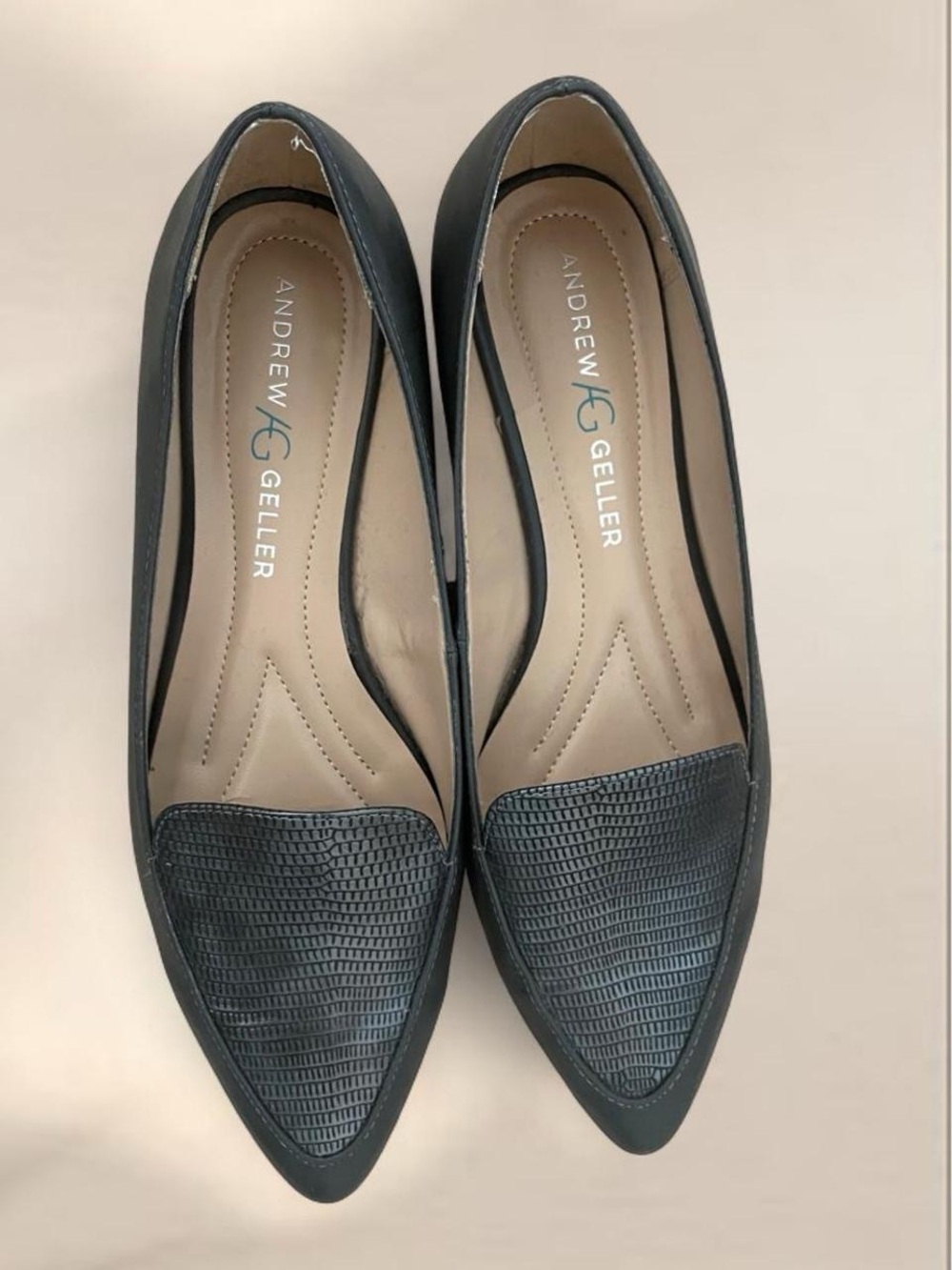 Andrew Geller Grey Textured Pointed-Toe Flats